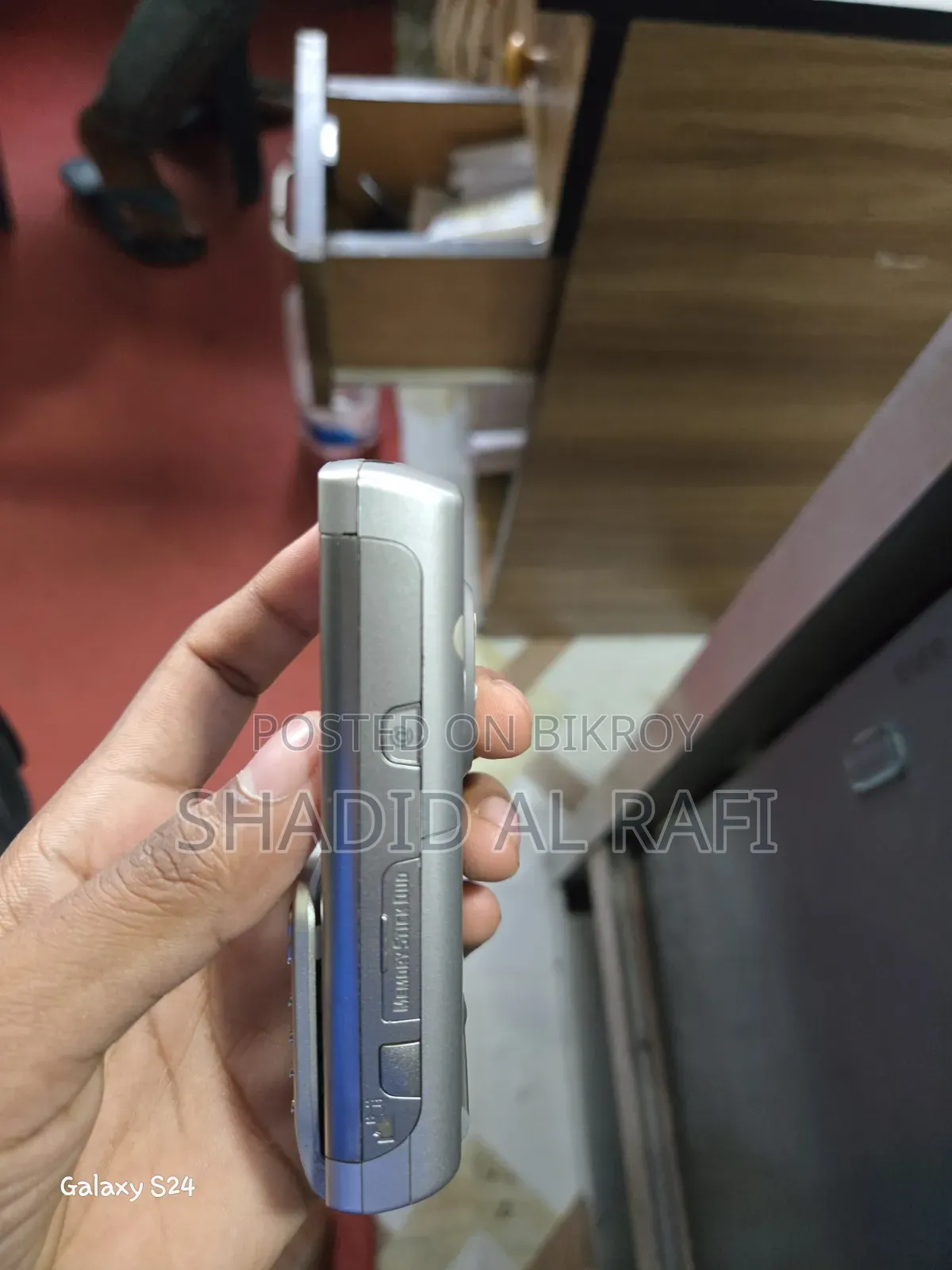 সনি এরিকসন পি৯৯০ সিলভার
