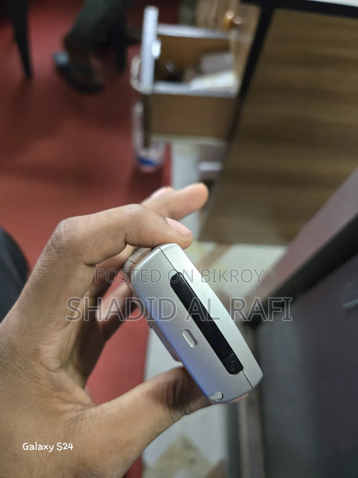 সনি এরিকসন পি৯৯০ সিলভার