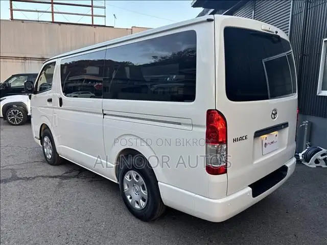 Toyota HiAce 2021 White