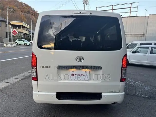 Toyota HiAce 2021 White