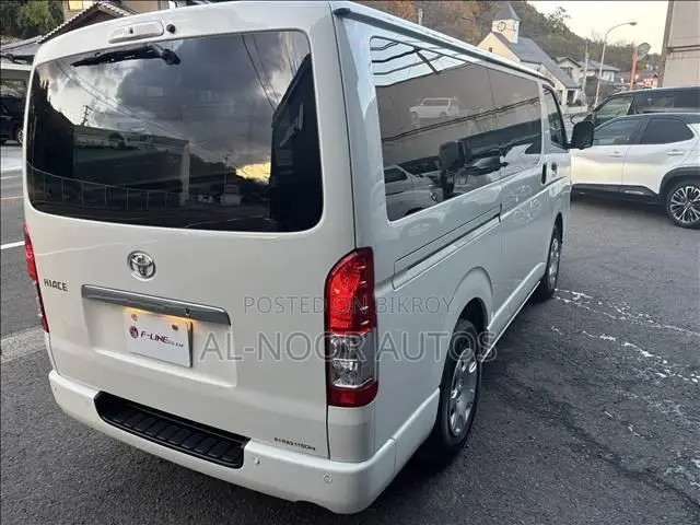 Toyota HiAce 2021 White