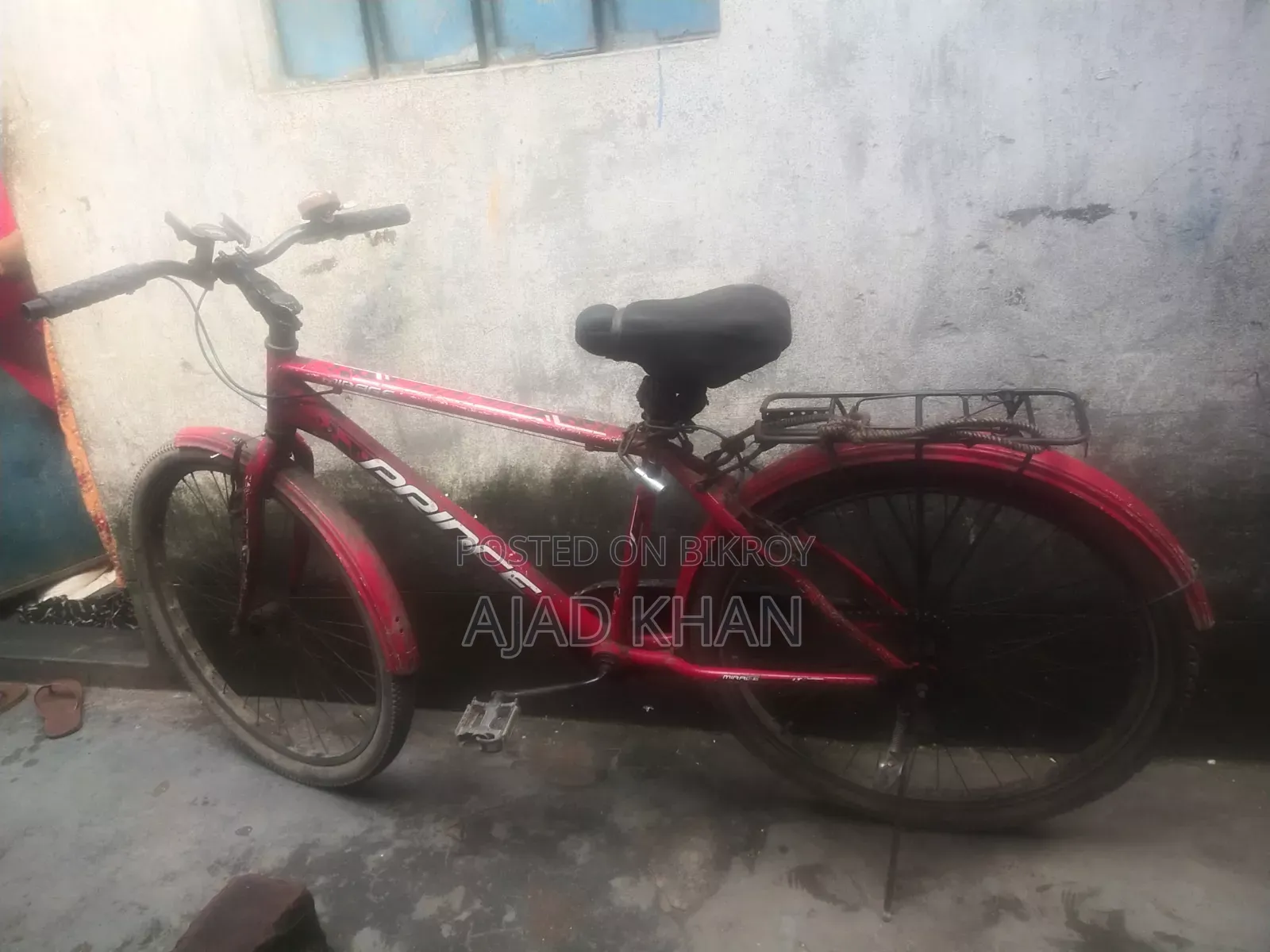 লাল রঙের প্রিন্ট সাইকেল