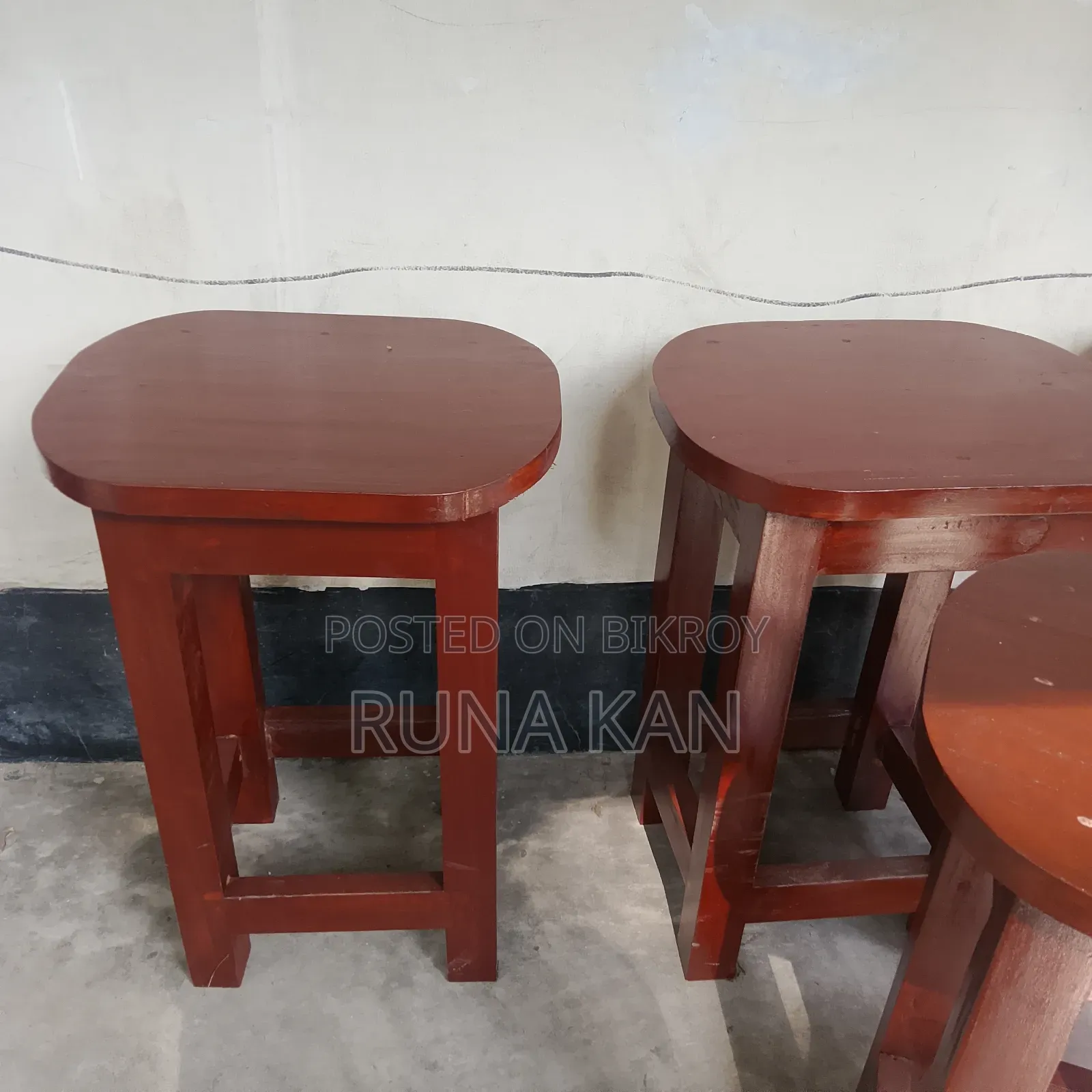 বিক্রির জন্য ২০ পিস কাঠের টুল/চেয়ার - মেহগনি কাঠ