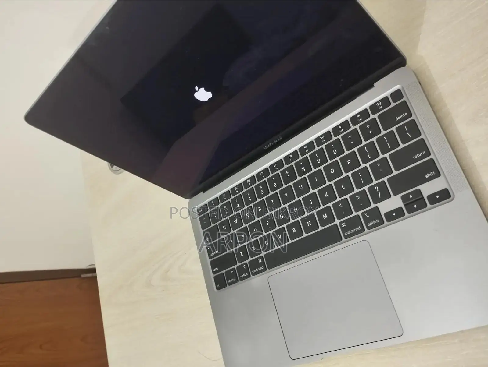 Laptop Apple MacBook 2020 16GB Intel Core i3 SSD 256GB