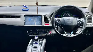 Honda Vezel 1.5 Hybrid 2WD 2014 Pearl