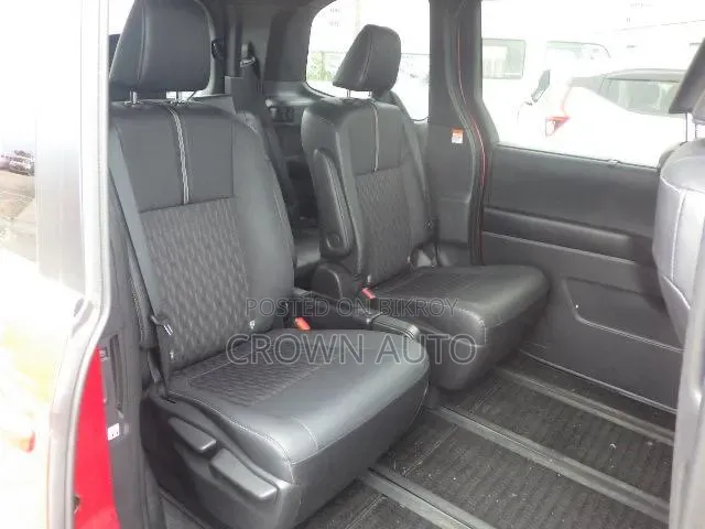 Toyota Noah 2023 Red