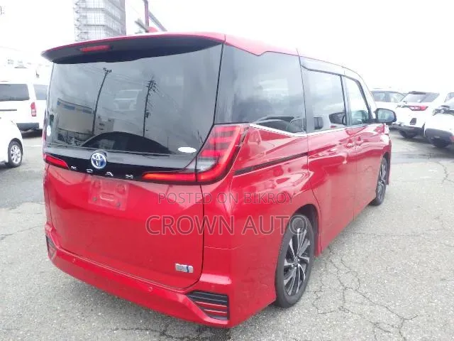 Toyota Noah 2023 Red