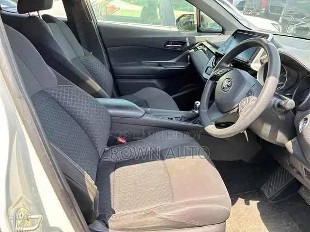 Toyota C-HR 2021 Pearl