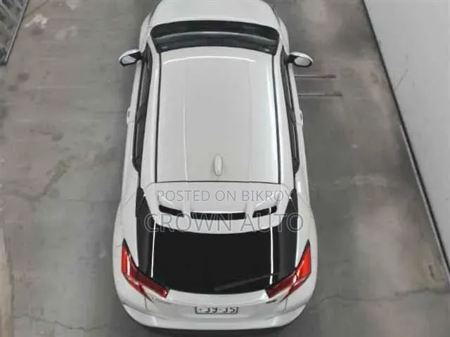 Toyota C-HR 2021 Pearl