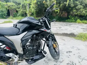 সুজুকি জিক্সার ২০২৩ ব্ল্যাক