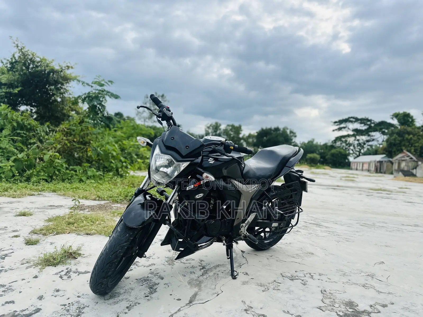 সুজুকি জিক্সার ২০২৩ ব্ল্যাক