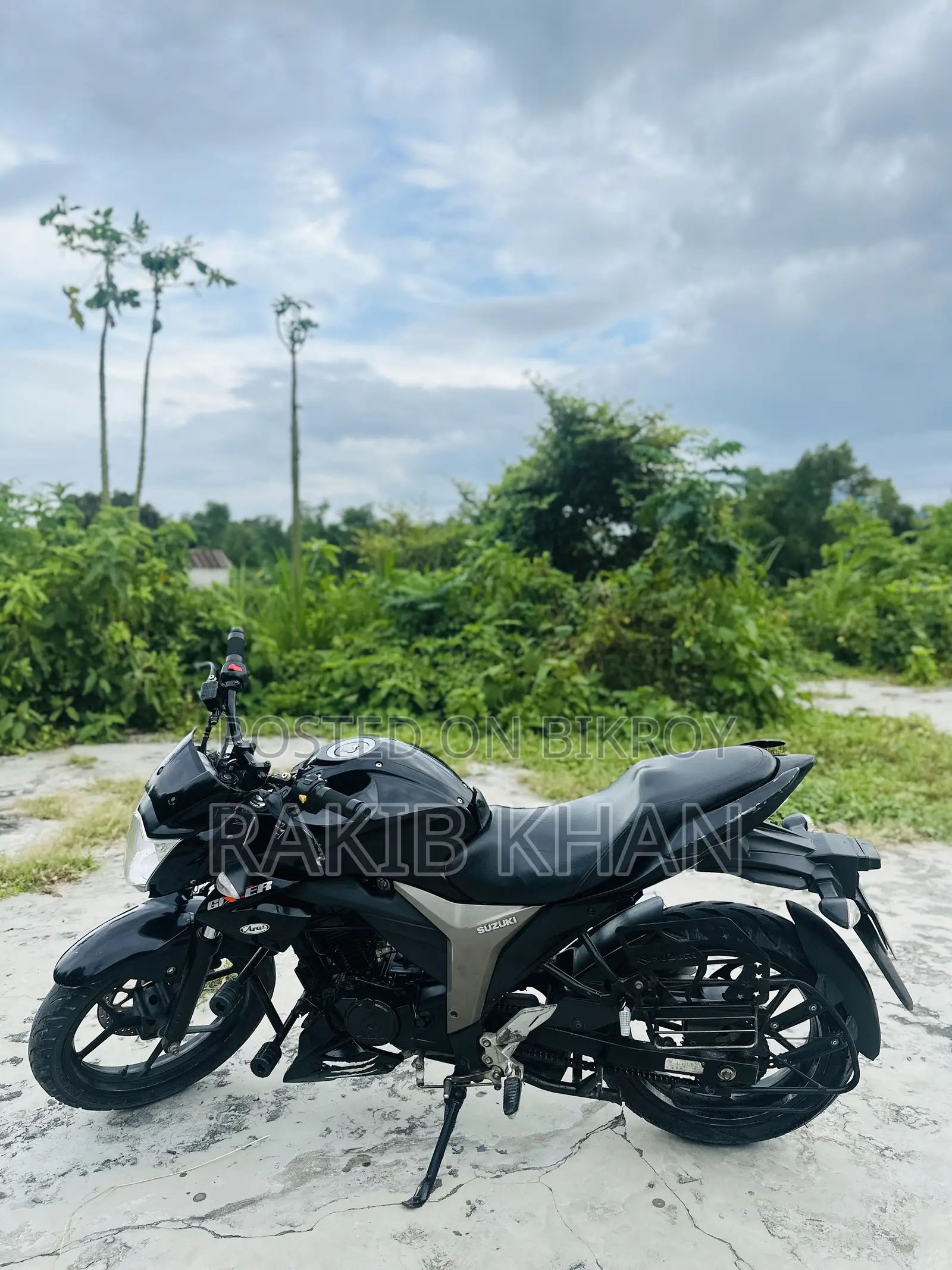 সুজুকি জিক্সার ২০২৩ ব্ল্যাক