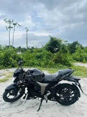 সুজুকি জিক্সার ২০২৩ ব্ল্যাক