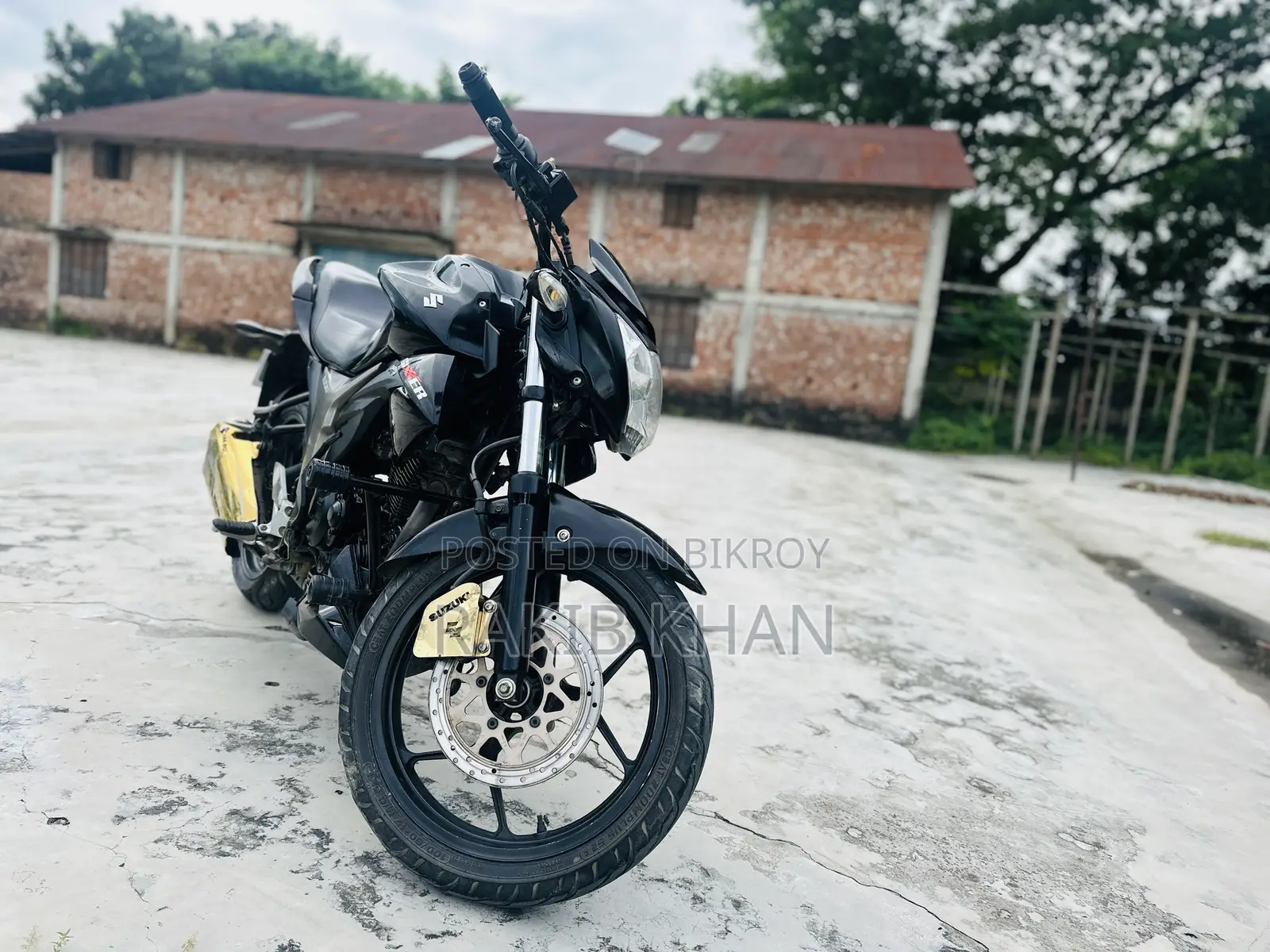 সুজুকি জিক্সার ২০২৩ ব্ল্যাক