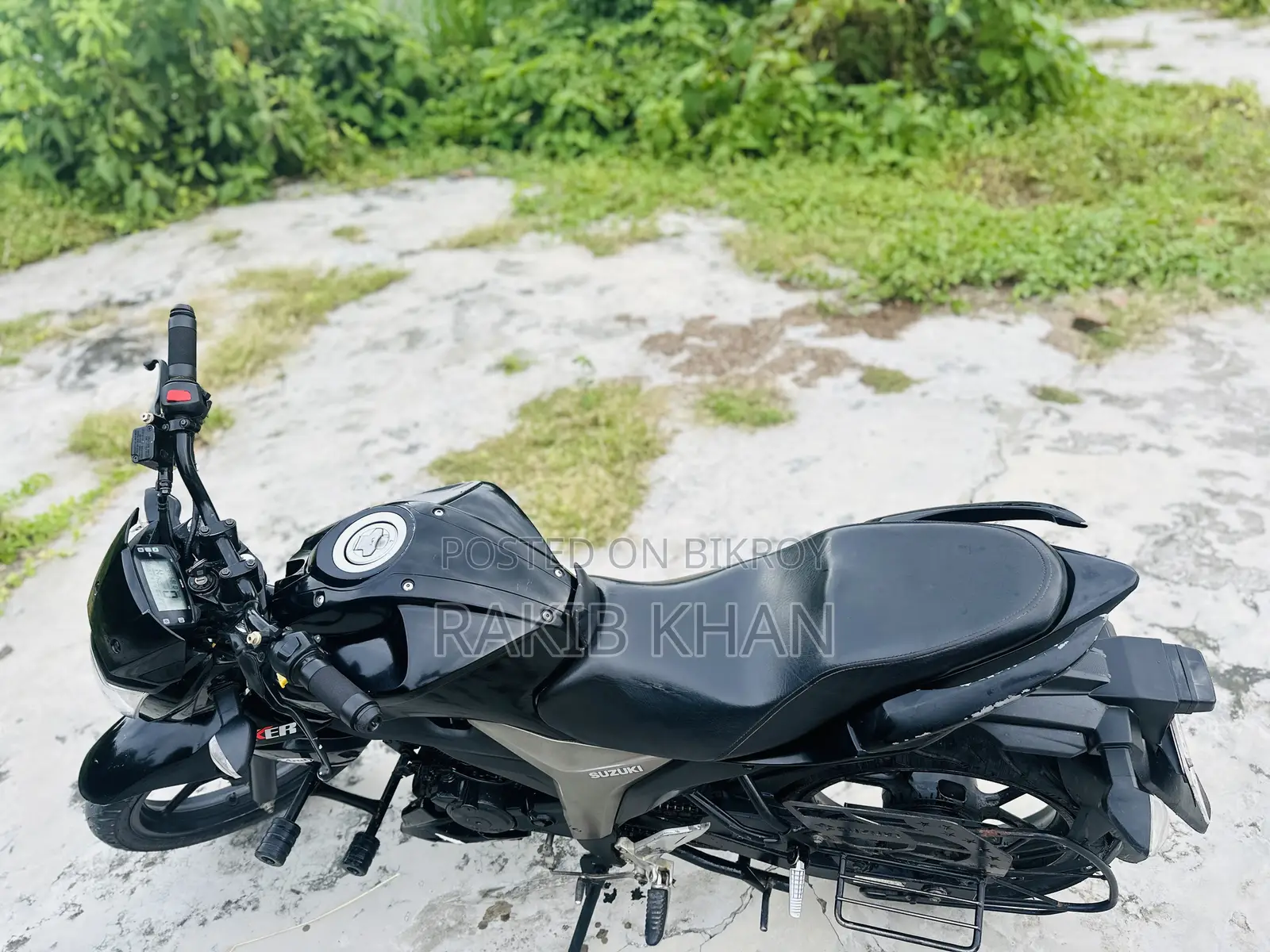 সুজুকি জিক্সার ২০২৩ ব্ল্যাক