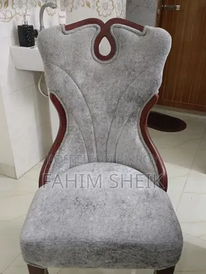 ডাইনিং টেবিল