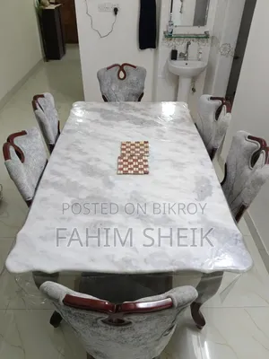 ডাইনিং টেবিল