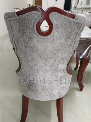ডাইনিং টেবিল