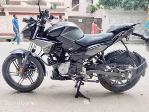 হিরো এক্সট্রিম ১২৫আর ২০২৫ ব্ল্যাক