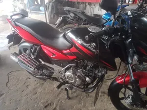 বাজাজ পালসার ১৫০ ২০১৬ ব্ল্যাক