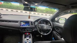 হোন্ডা ভেজেল ১.৫ হাইব্রিড ২ডব্লিউডি ২০১৬ রেড