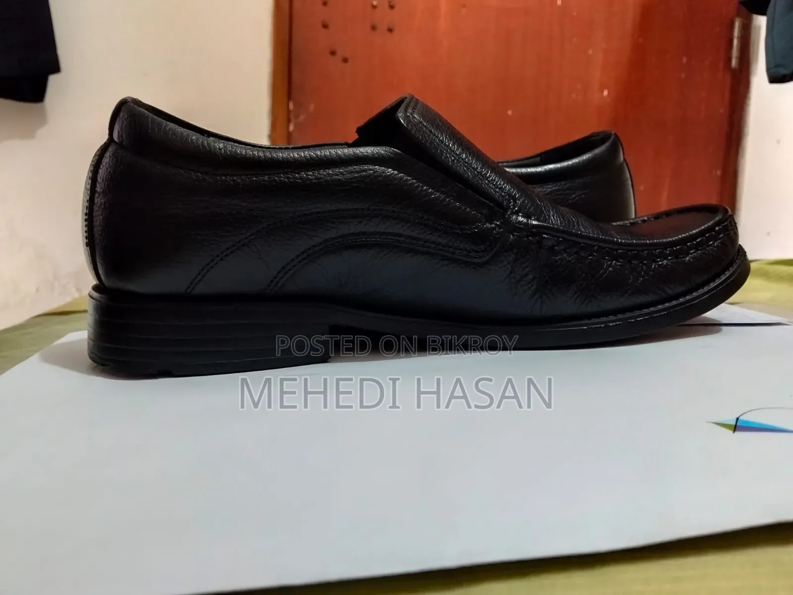 একটি কাল ফ্রেশ জুতো