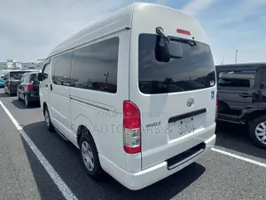 Toyota HiAce 2021 White