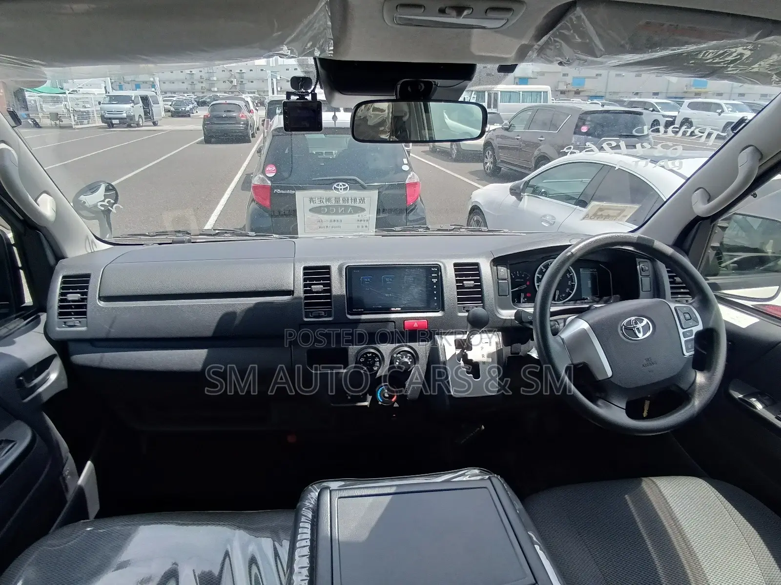 Toyota HiAce 2021 White