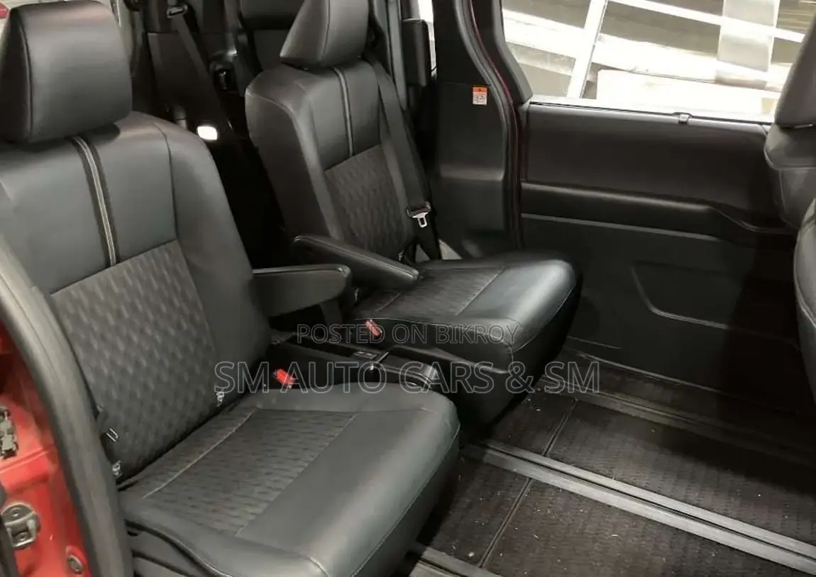 Toyota Noah 2022 Red