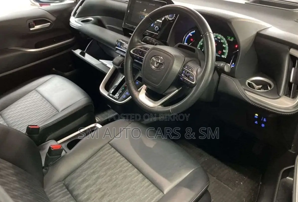 Toyota Noah 2022 Red
