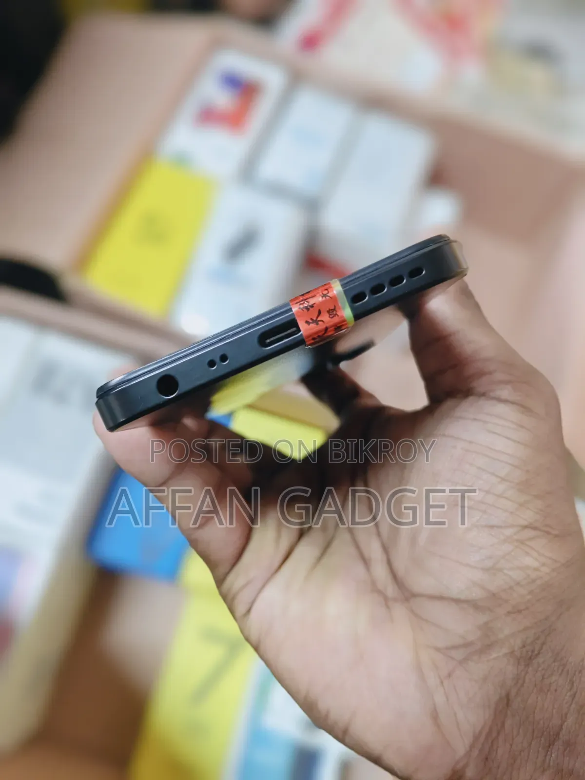রিয়েলমি ভি৩০ ১২৮ জিবি ব্ল্যাক