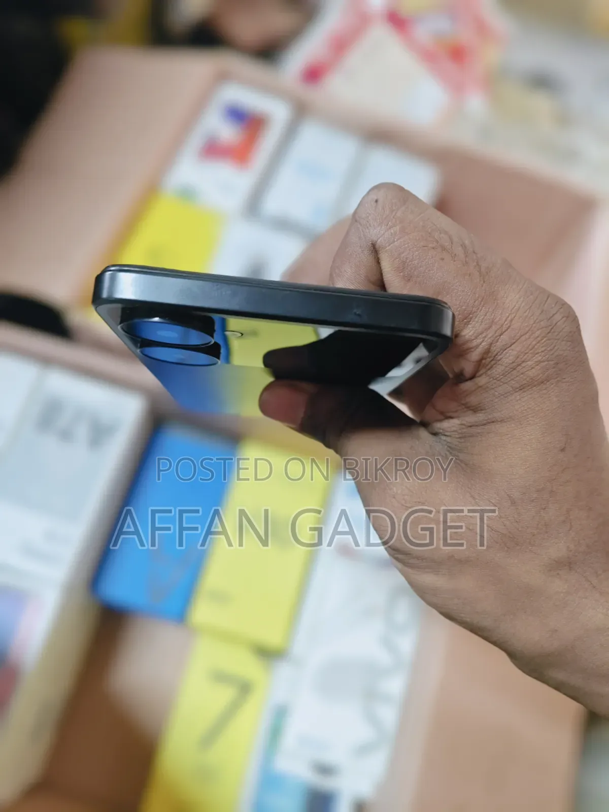 রিয়েলমি ভি৩০ ১২৮ জিবি ব্ল্যাক