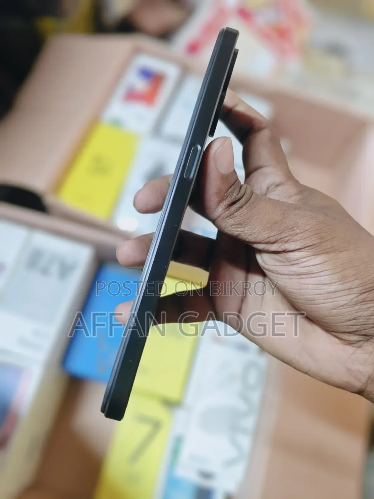 রিয়েলমি ভি৩০ ১২৮ জিবি ব্ল্যাক