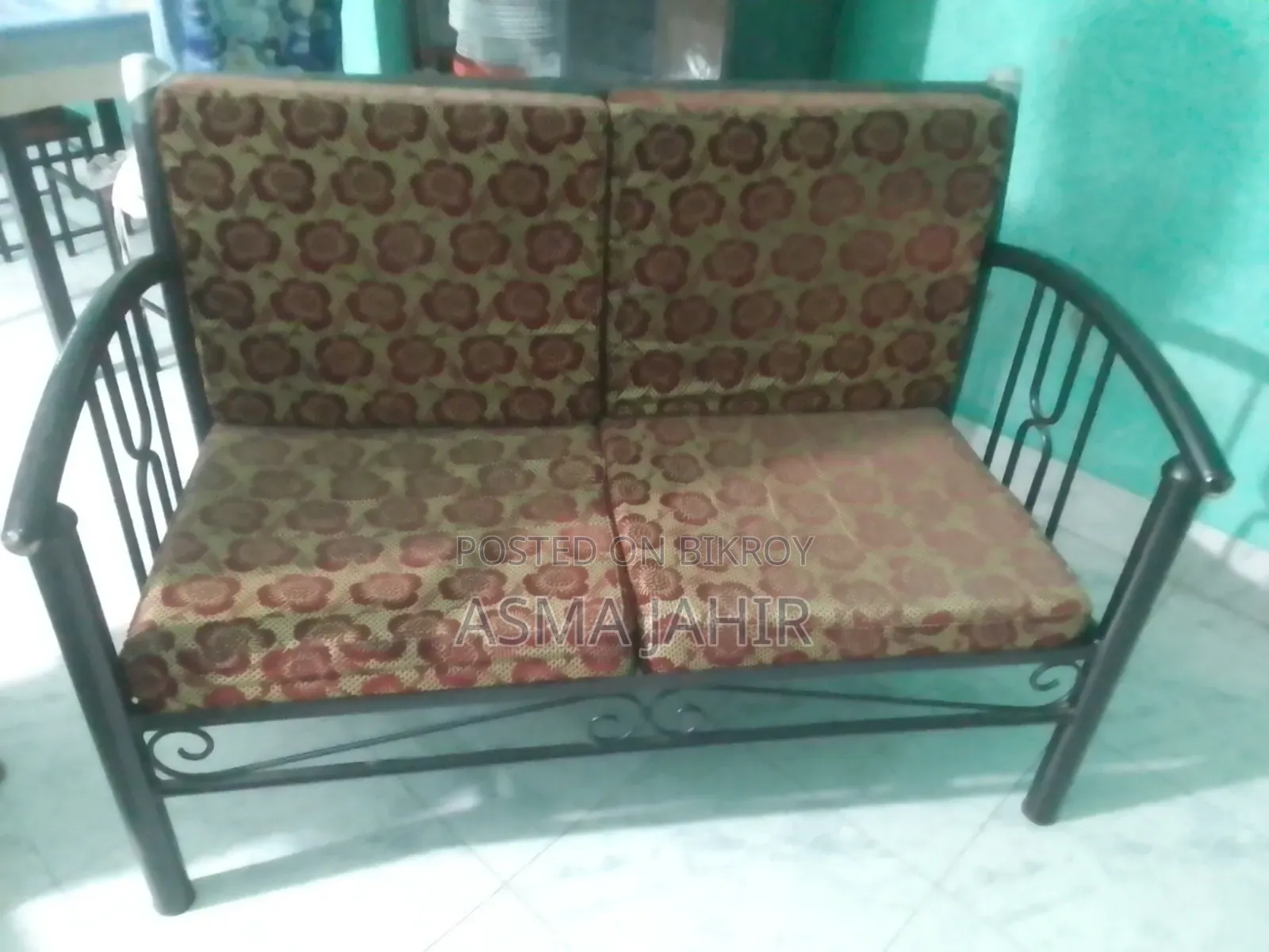 স্টিলের দুই সিটের সোফা
