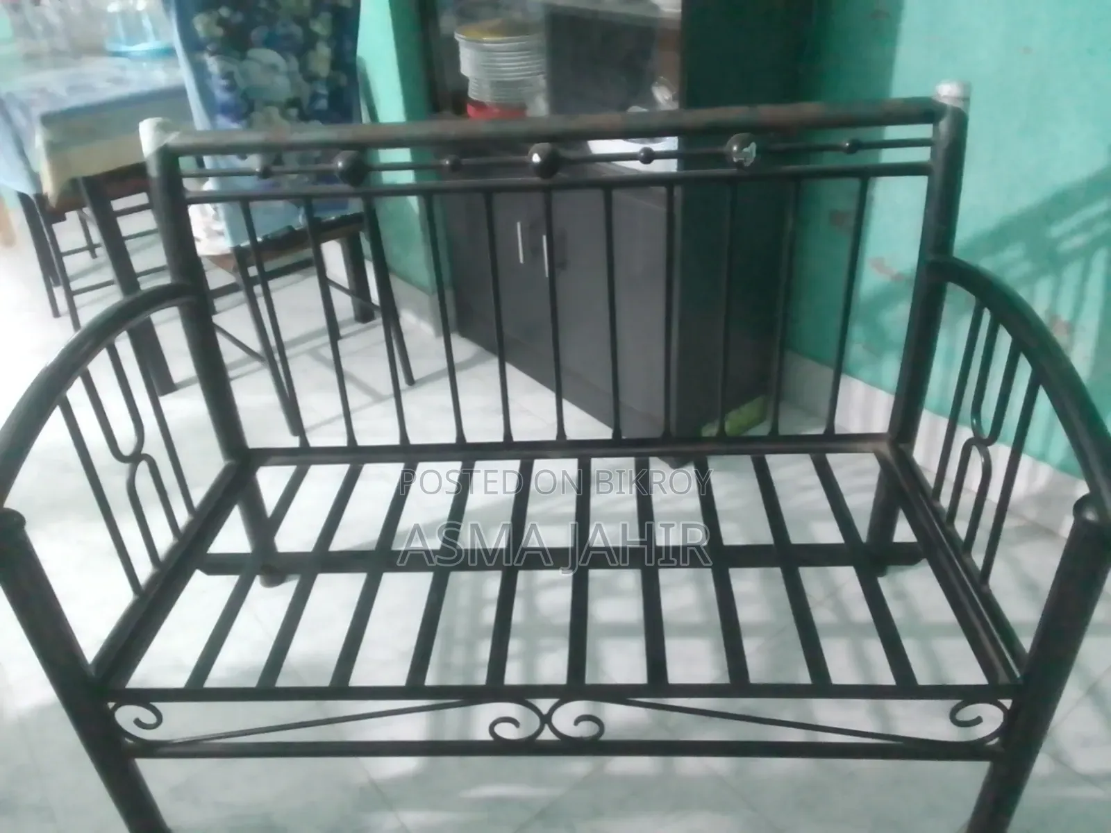 স্টিলের দুই সিটের সোফা