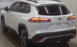 টয়োটা করোলা ক্রস ২০২২ পার্ল