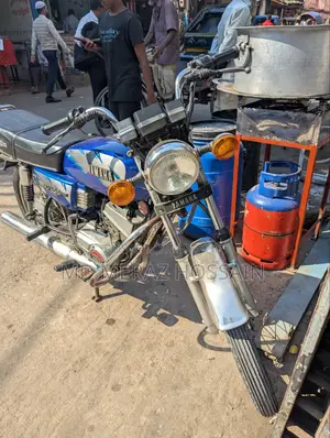 Yamaha 2000 Blue