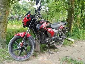 টিভিএস স্ট্রাইকার ১২৫ ২০২৪ লাল