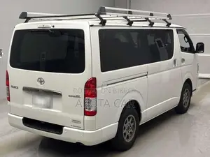 টয়োটা গ্র্যান্ড হাইয়েস ২০০২ হোয়াইট
