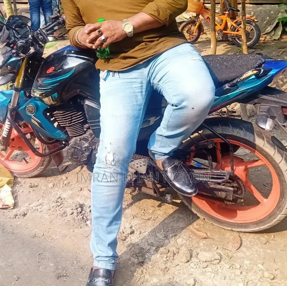 ইয়ামাহা এফজেড ২০১২ কালো