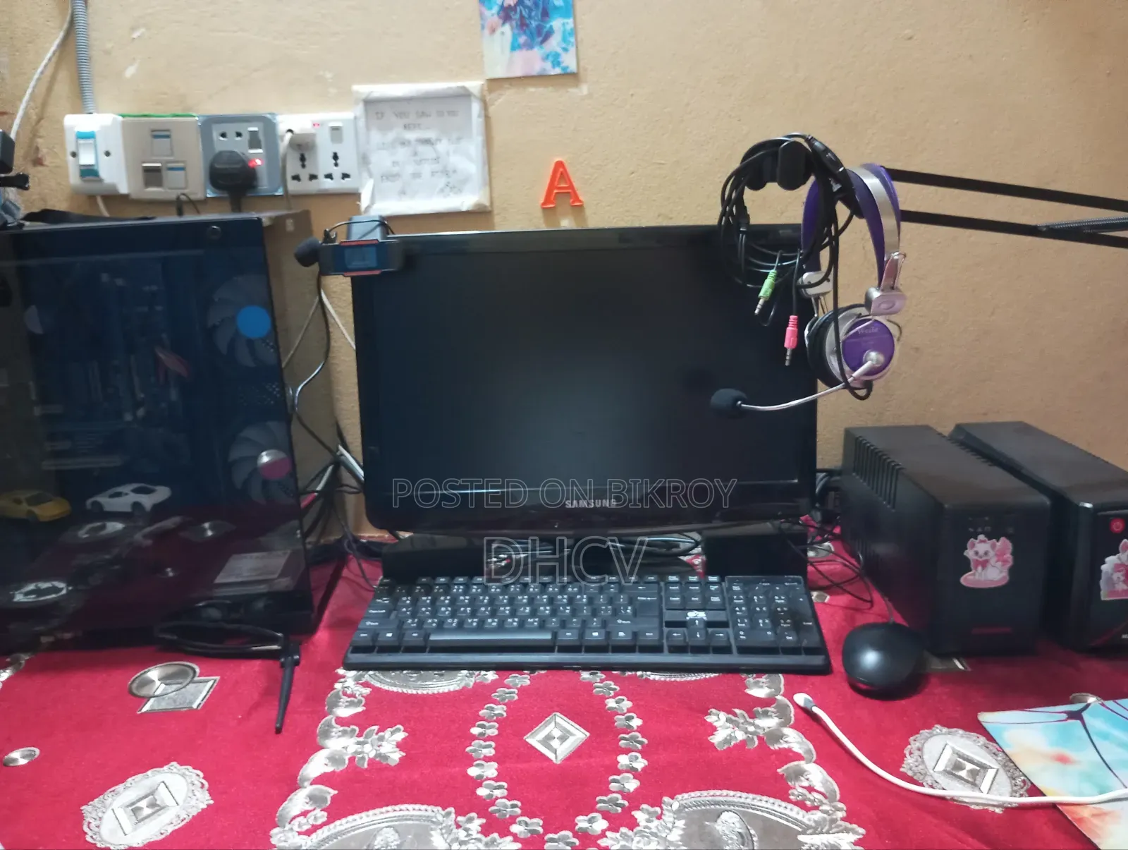 A monitor in full fresh condition