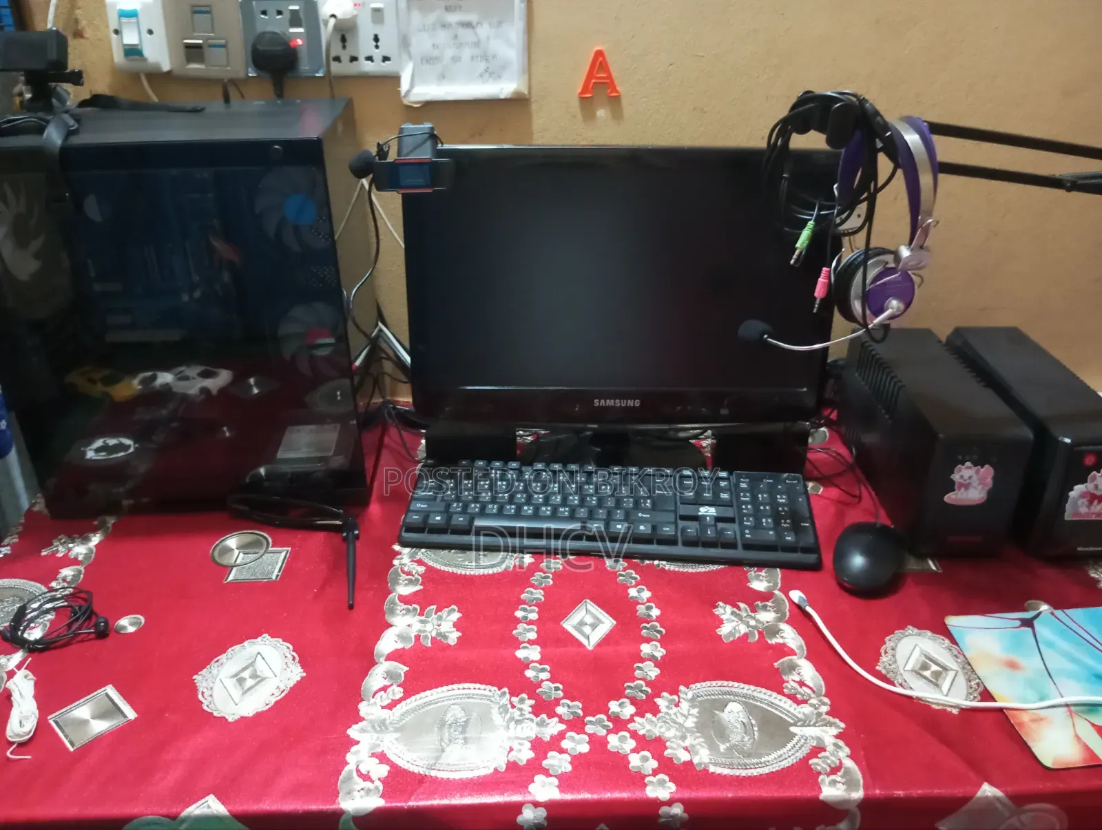 A monitor in full fresh condition