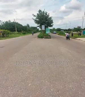 সেক্টর-২০ এ ১০০ ফুট রোড ৫.২৫ কাঠা উত্তরমুখী