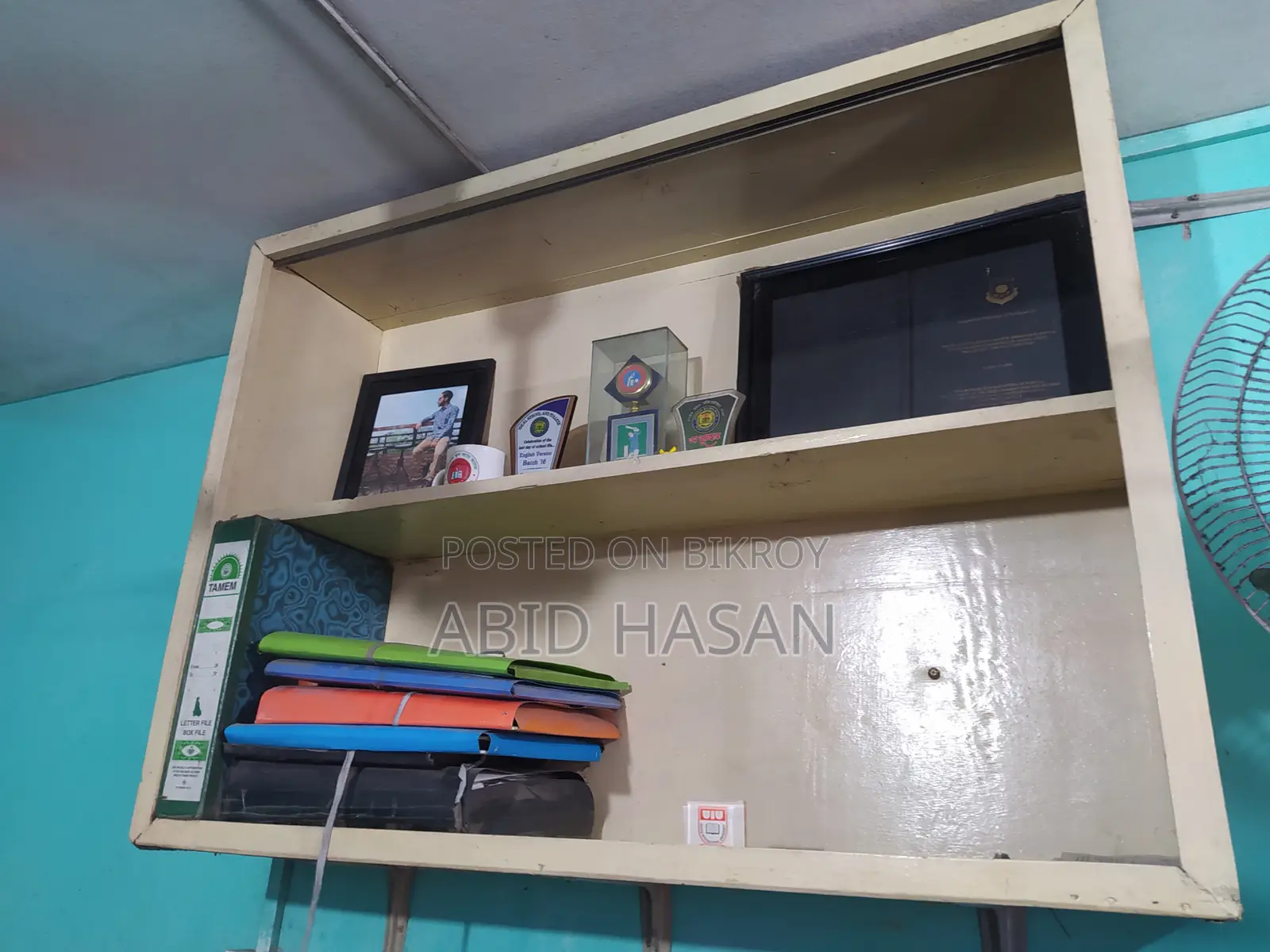 উডেন ওয়াল শেলফ / ডিসপ্লে কেবিনেট
