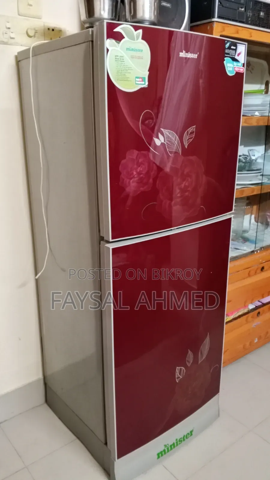 A fridge will be sold, it still looks like new