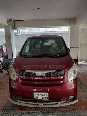 Toyota HiAce 2007 Red