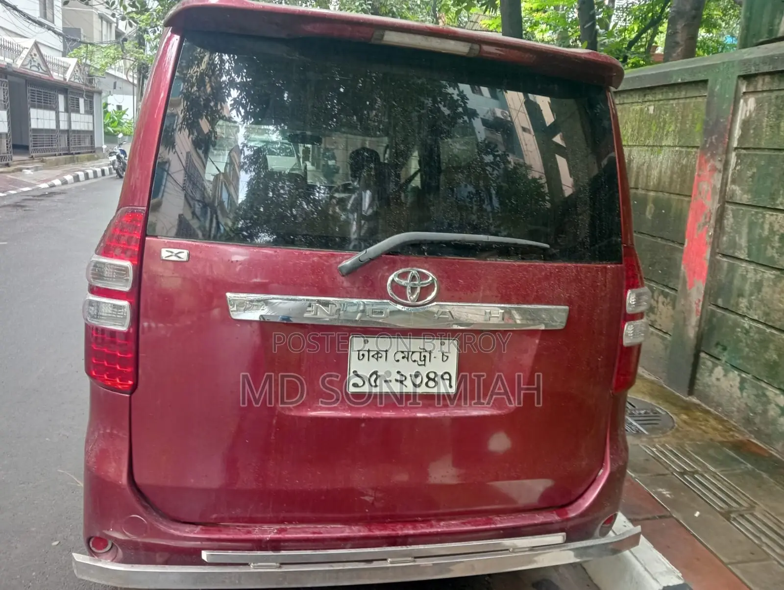Toyota HiAce 2007 Red
