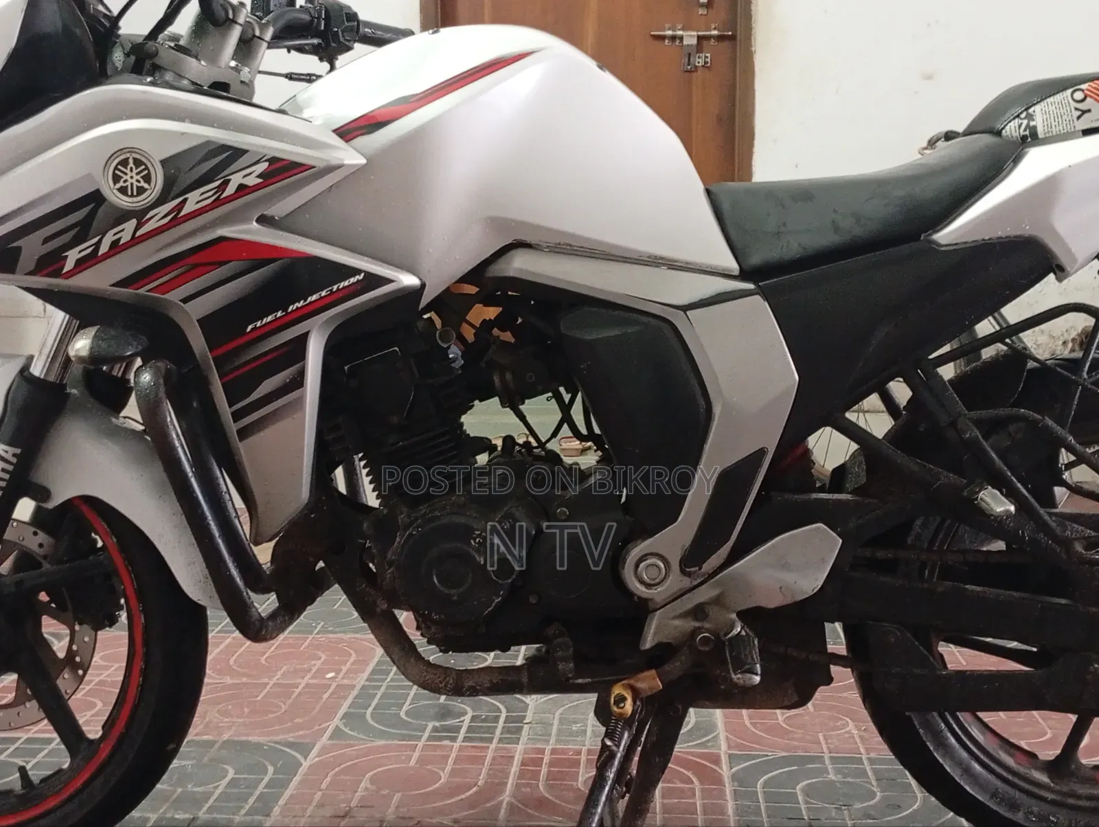 ইয়ামাহা ওয়াইজেএফ-আর ২০১৮ সাদা
