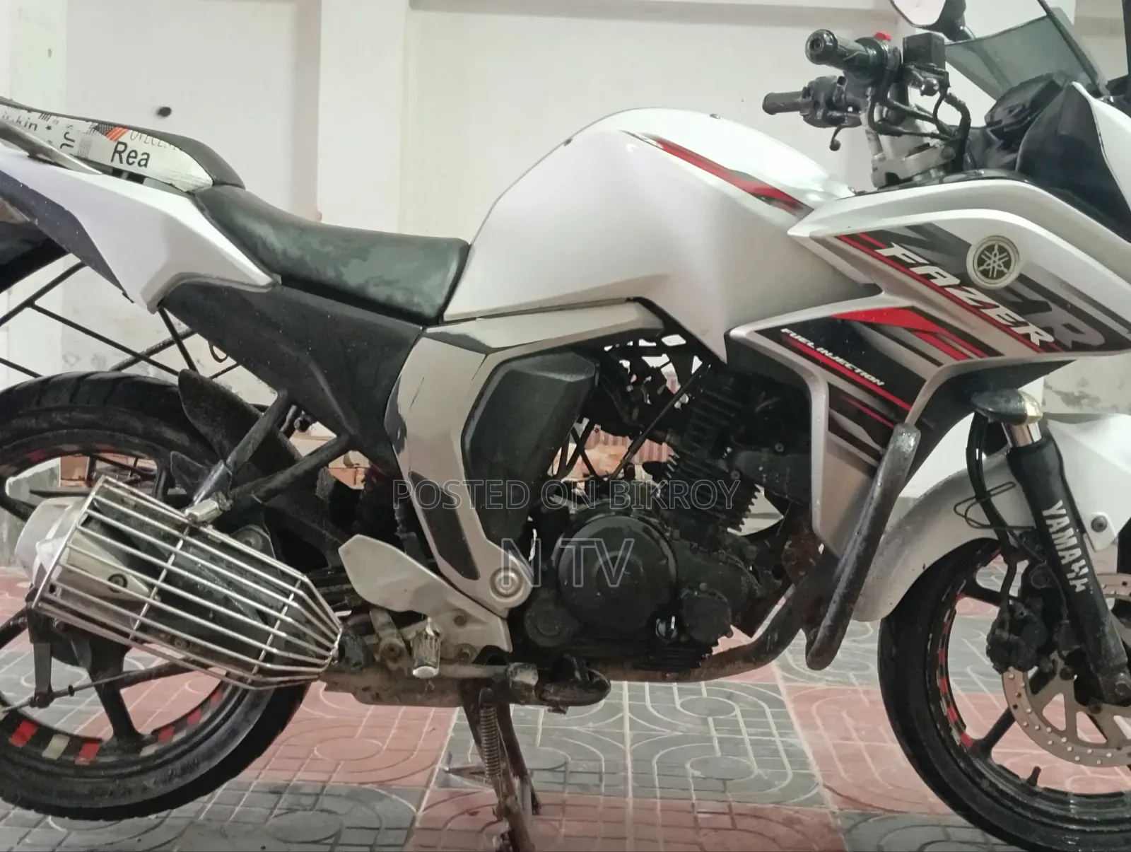 ইয়ামাহা ওয়াইজেএফ-আর ২০১৮ সাদা