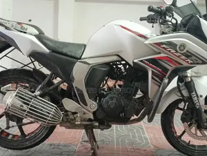 ইয়ামাহা ওয়াইজেএফ-আর ২০১৮ সাদা